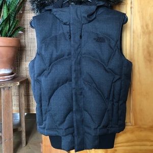 North face down vest w/faux fur hood (detachable)